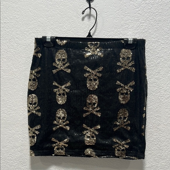 Hot & Delicious Black Gold Skull and Bones Sequin Mini Skirt Size L Gothic Punk - Picture 1 of 8